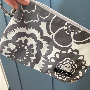 Ju-Ju-Be be quick frosted wristlet